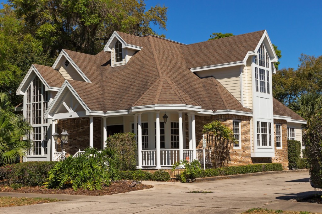 Metal Shingles vs. Asphalt Shingle Roofing